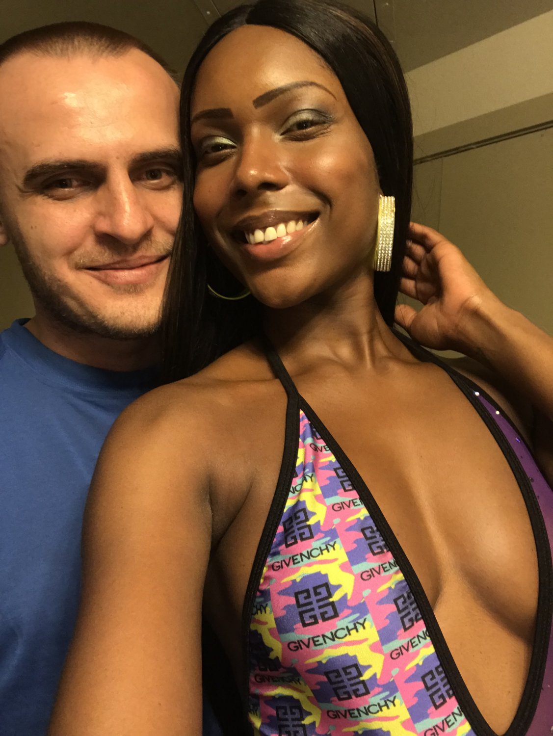 Sex dates with my chocolate cake. Ebony hotwife. I like juicy booty. We are like an oreo. #vteeRLXK